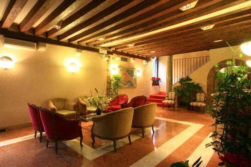 Sonder Salute Palace Hotel 3*